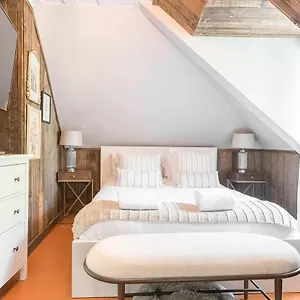 Bright Studio In Old With Rustic Feel Holiday home